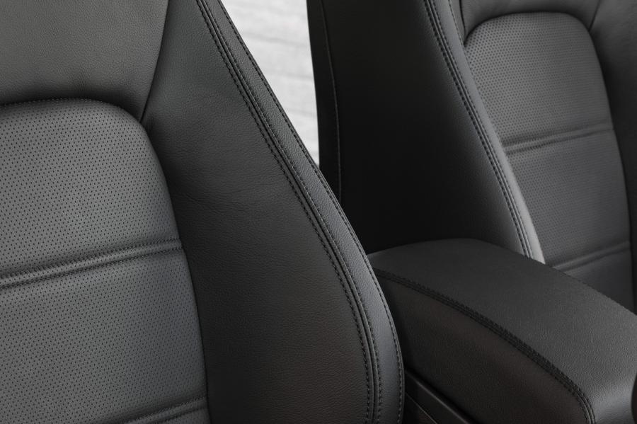 Детали интерьера Jaguar E-Pace D150 AWD 2018 года  (AU) (фото 10 из 16)